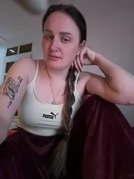 TomilaSi online show from April 10, 8:59 pm