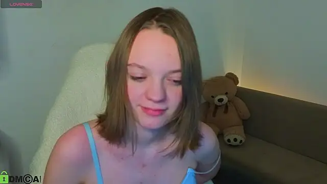 Olivia Riesz online show from March 8, 2:04 am