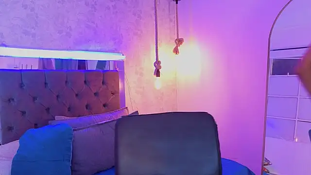 megan lenon online show from April 29, 3:43 am