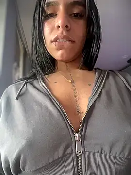 SaraAndrade  online show from April 7, 3:58 pm