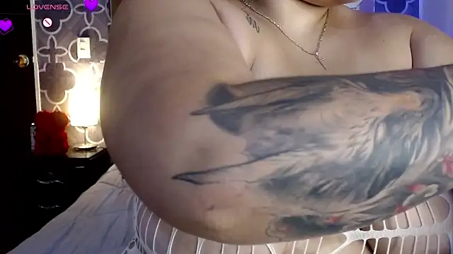 AdeleCruzz online show from December 18, 10:36 pm