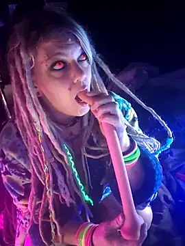 Snapshot of Horny_hippie chatting on October 31, 5:31 am Horny hippie online show from October 31, 5:31 am