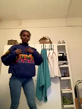    Hannah    online show from November 30, 4:27 am