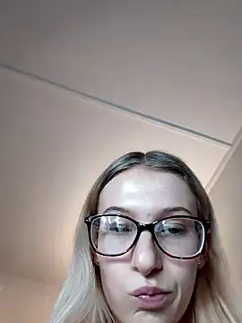 Stargirl247 online show from March 18, 3:00 am