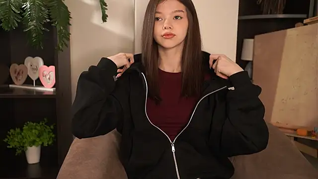 HalleyMedearis online show from December 1, 9:13 am