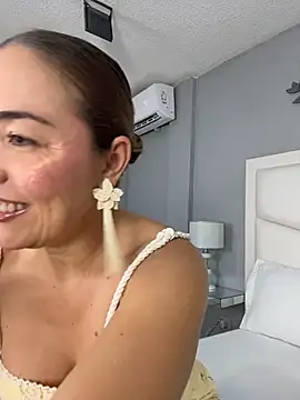 AnnaJaimes online show from April 9, 11:54 pm