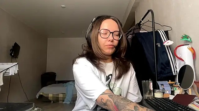 KerriMcbreen online show from November 28, 5:10 am