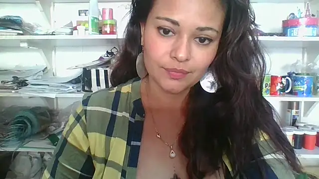 hafsa ali online show from December 21, 6:45 pm