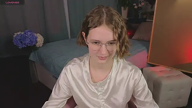 Mia Mooore online show from February 13, 2:19 pm