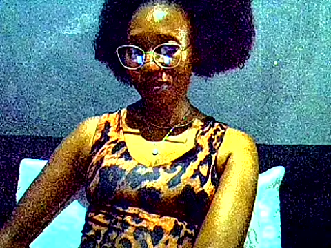 PreettyTee online show from April 17, 2:13 am