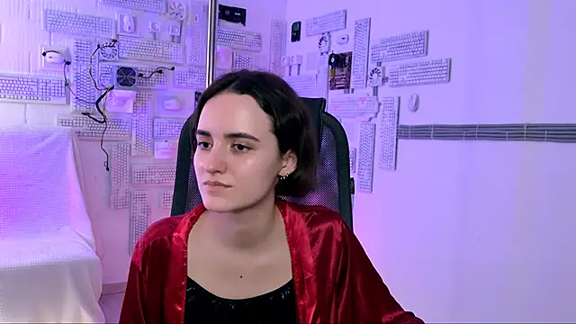 KateWillows online show from March 15, 7:10 am