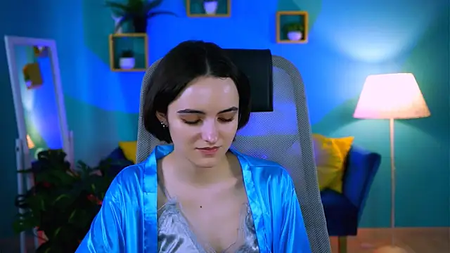 KateWillows online show from February 9, 8:49 am