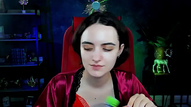 KateWillows online show from February 19, 8:14 am