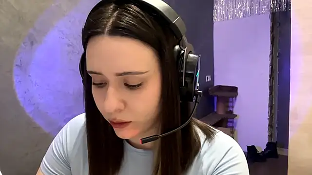 AngeliqueSulima online show from December 17, 2:32 pm