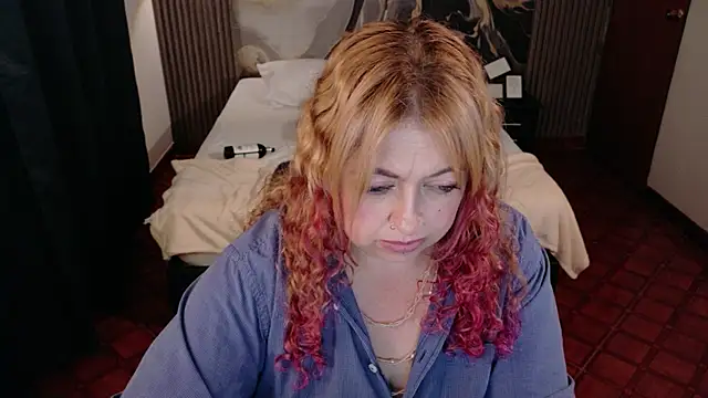 MilfArlet online show from January 10, 6:12 pm