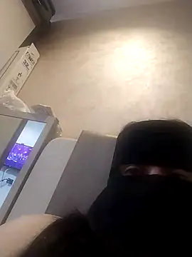 lolotheone online show from April 8, 8:11 pm