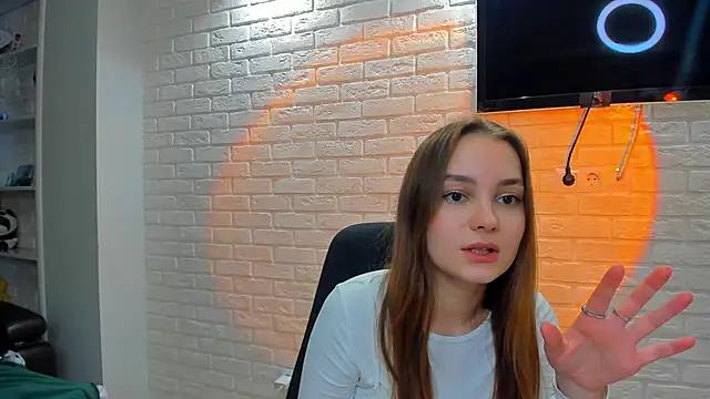 LouiseFlower  online show from November 29, 7:34 am