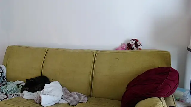 DeliaBlew online show from May 18, 5:52 pm