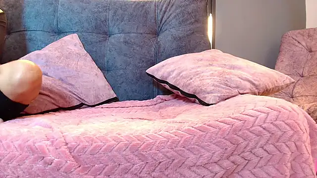 brunette candyy  online show from April 8, 2:19 pm