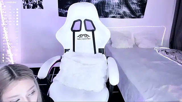 lyric4 online show from December 14, 2:50 am