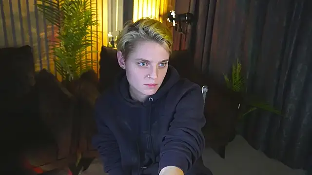 RoxyFlamee online show from December 3, 3:36 pm