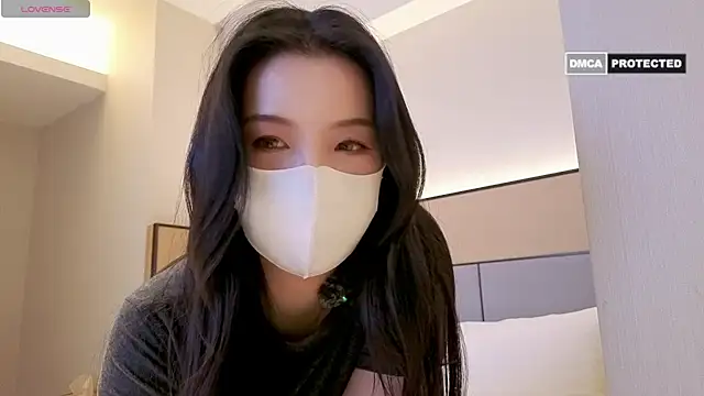 nayomi 34f online show from April 13, 3:35 pm