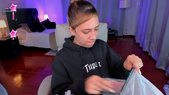 Zara Wolf  online show from February 4, 11:13 am