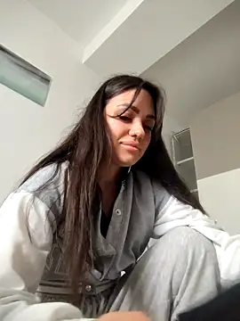 SiennaLuxexx online show from April 14, 1:22 pm