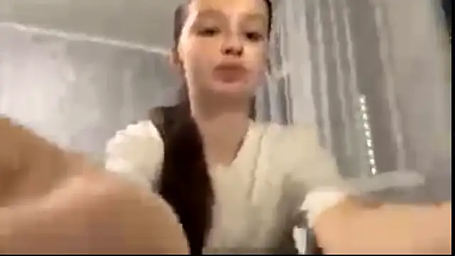 EllieBerrie online show from December 2, 3:58 pm