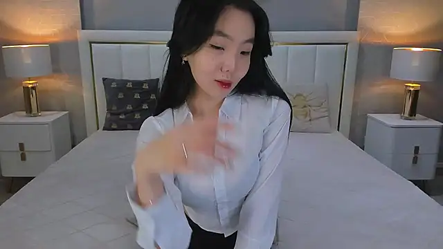 EMILY GREENSON online show from February 5, 5:54 am