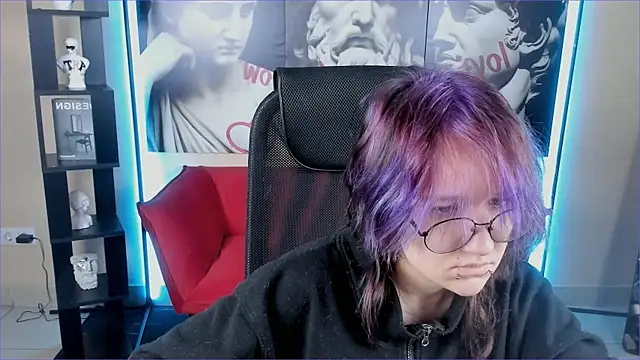 Sylvia Reed online show from December 18, 7:02 am