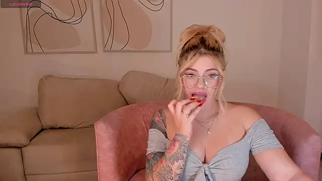 MadisonKane online show from October 28, 3:07 pm