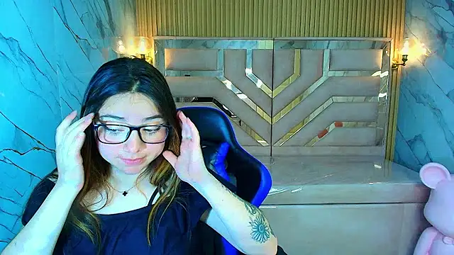 emily  r  online show from January 7, 5:49 pm