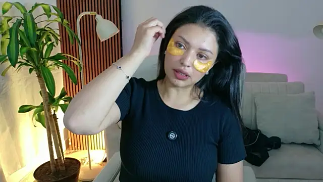 victoria   moon online show from April 19, 6:10 pm