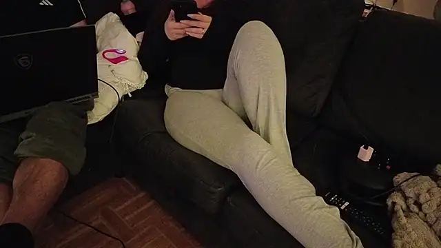 roooooomie online show from March 30, 8:08 pm