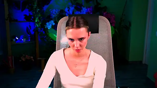 KimPorins online show from April 15, 12:39 pm