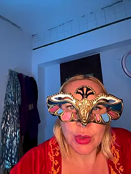  DaLiDa  online show from December 14, 9:42 pm