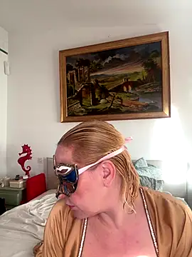  DaLiDa  online show from December 23, 8:18 am