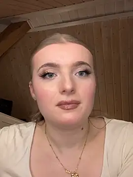 MilaLuxe online show from December 15, 7:08 pm