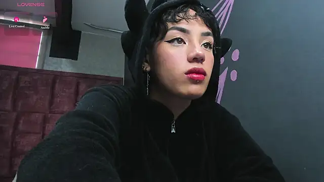 Kiara Fox   online show from February 19, 8:40 pm