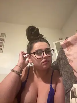 Wild Busty Niyah XX online show from December 19, 10:35 pm