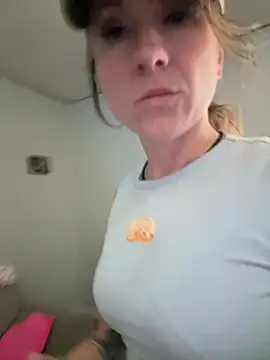 alluringpixie online show from April 15, 8:31 pm