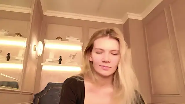 Vivien Hans online show from June 4, 8:35 pm
