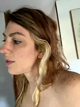 Snapshot of CelestialRuby chatting on October 4, 8:02 pm CelestialRuby online show from October 4, 8:02 pm