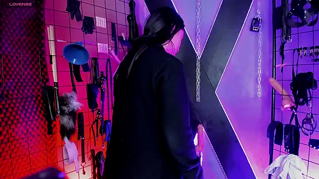 MissScarlet Ela bdsm online show from February 19, 3:06 am