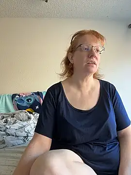 Lenaravenswood online show from April 25, 8:28 pm