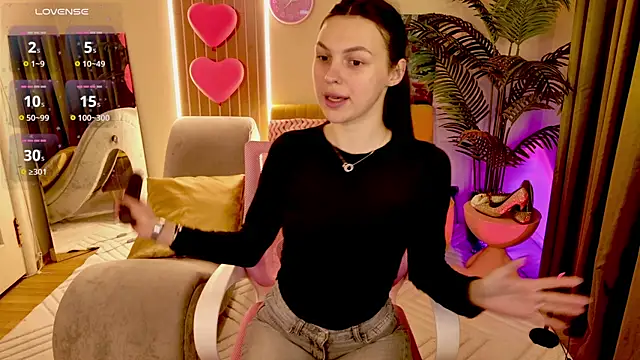 MaxinCarroll online show from April 13, 10:05 am