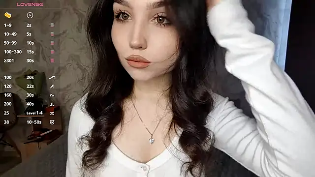 Qwami Amie online show from April 19, 6:46 am