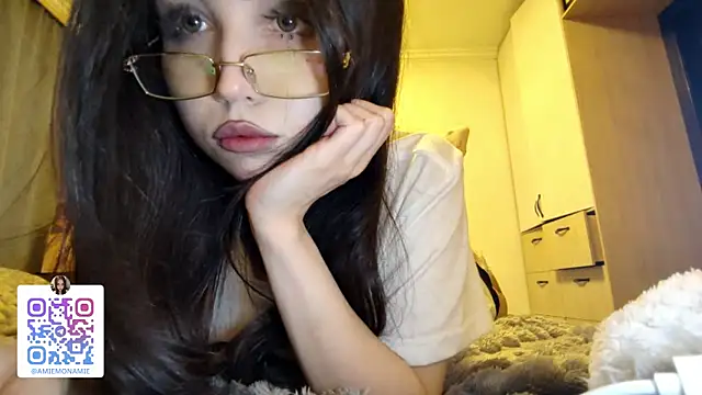 Qwami Amie online show from January 12, 10:09 am