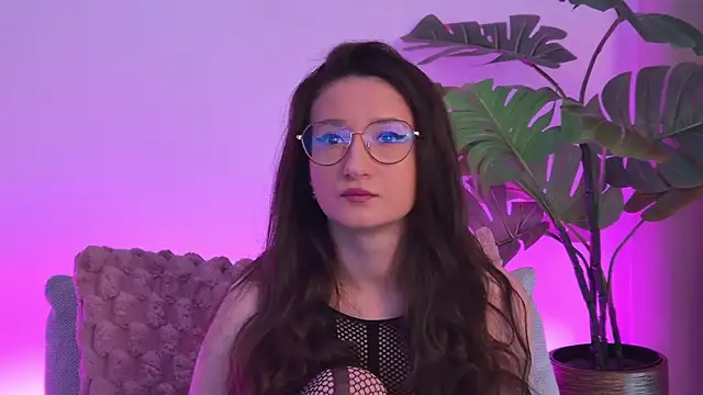 TheaMalekoo online show from April 8, 6:37 am